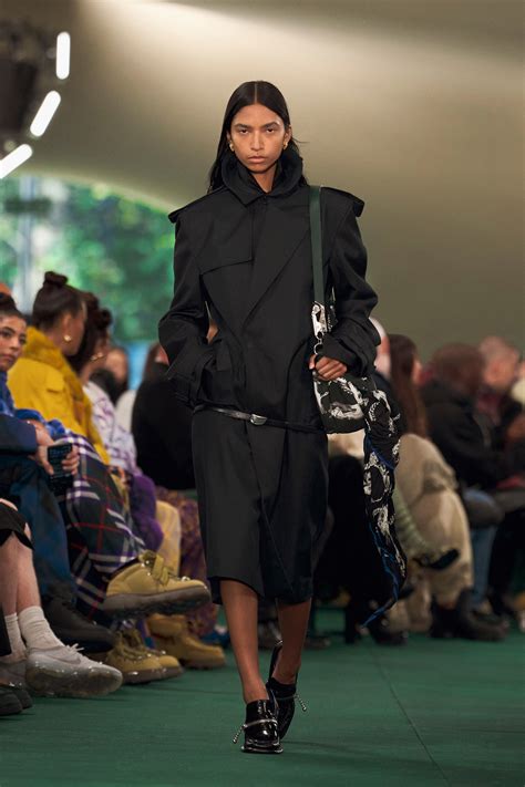 vite en vogue burberry|Burberry fashion news.